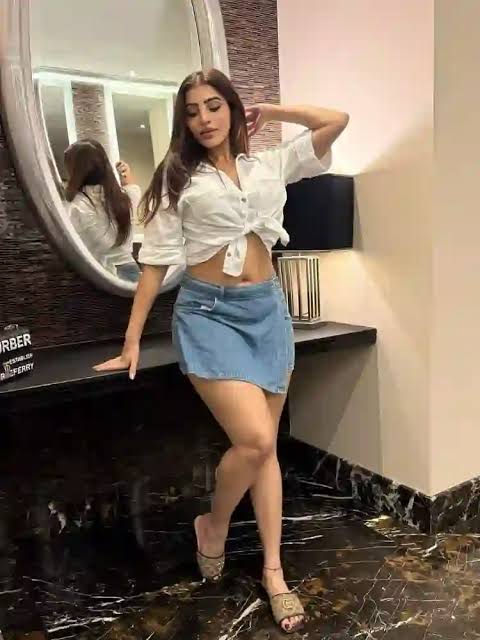 CALL GIRLS IN DELHI Dwarka Sector-10 ꧁❤[☎️+91 70421 VIP 104524 ❤꧂ ... in Delhi