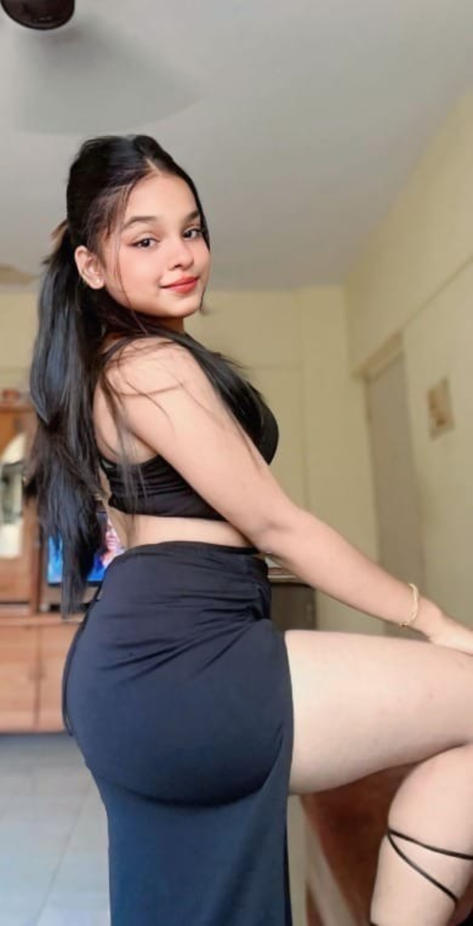 9220910337 Call Girls in Mayur Vihar Delhi Escorts