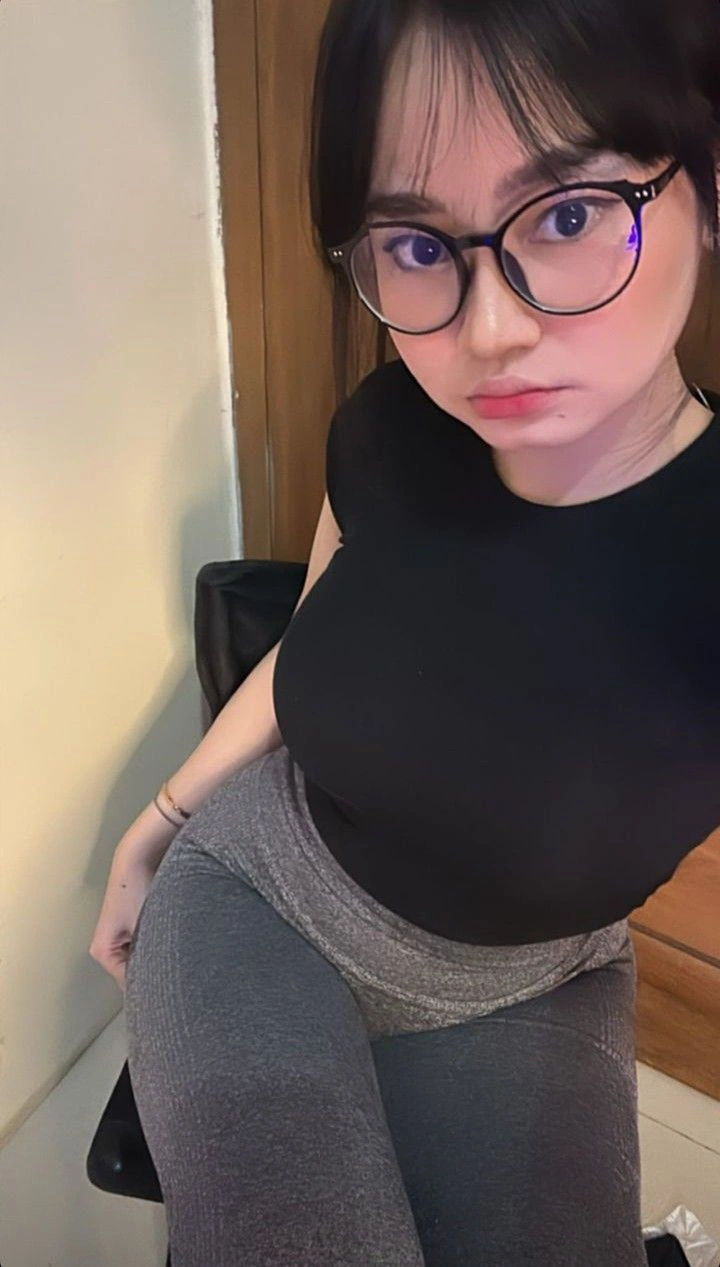 Call Girl Delhi Munarika Metro 8557906577 in Delhi
