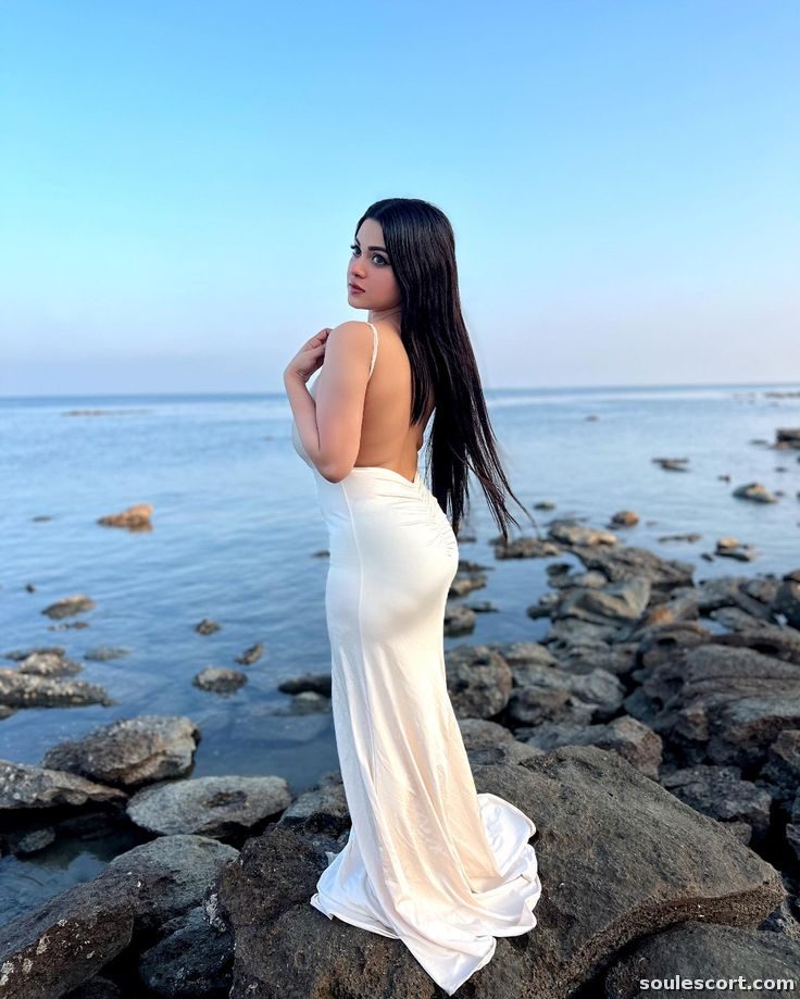 Escort Call Girls (+919999815811)) In Majnu ka Tilla Delhi Ncr